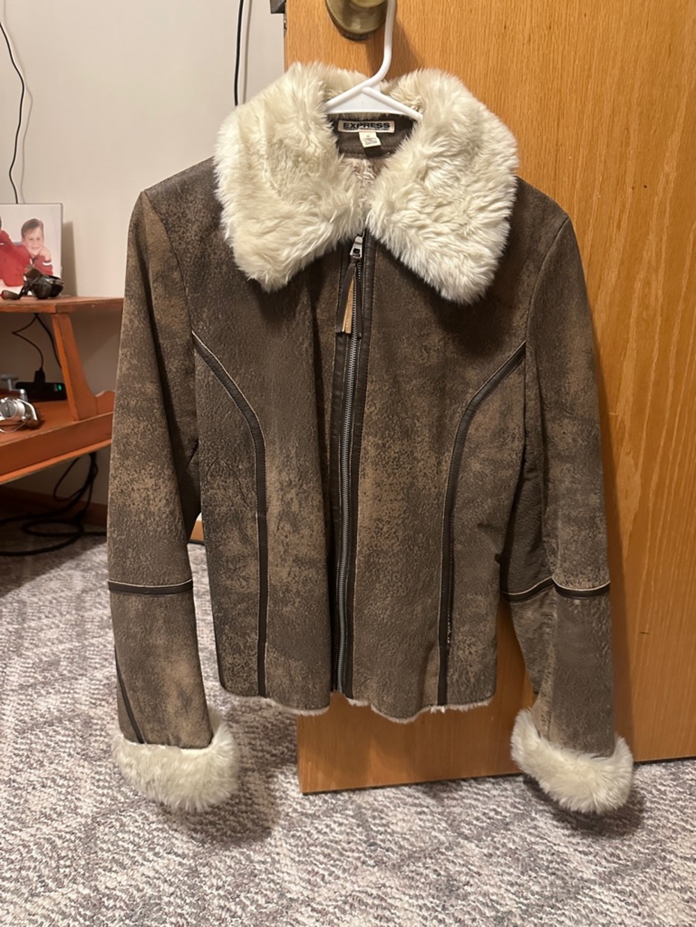 VINTAGE express Women's Brown Faux-Shearling Zip Jacket with Cream Fur Collar